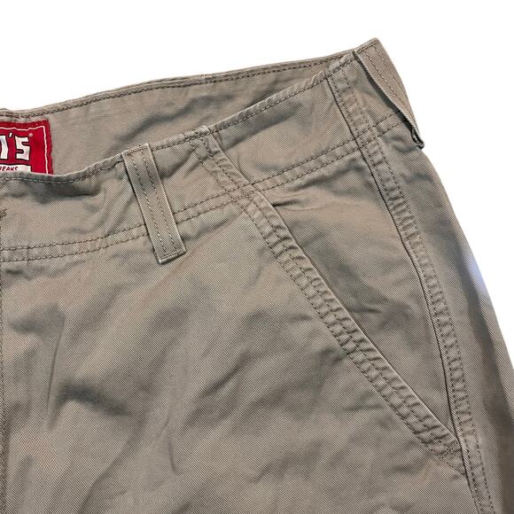 VTG Levi's Cargo Shorts Men 40 Tan Pockets Regular Fit Baggy Skater Grunge Y2K‎ - Picture 1 of 9